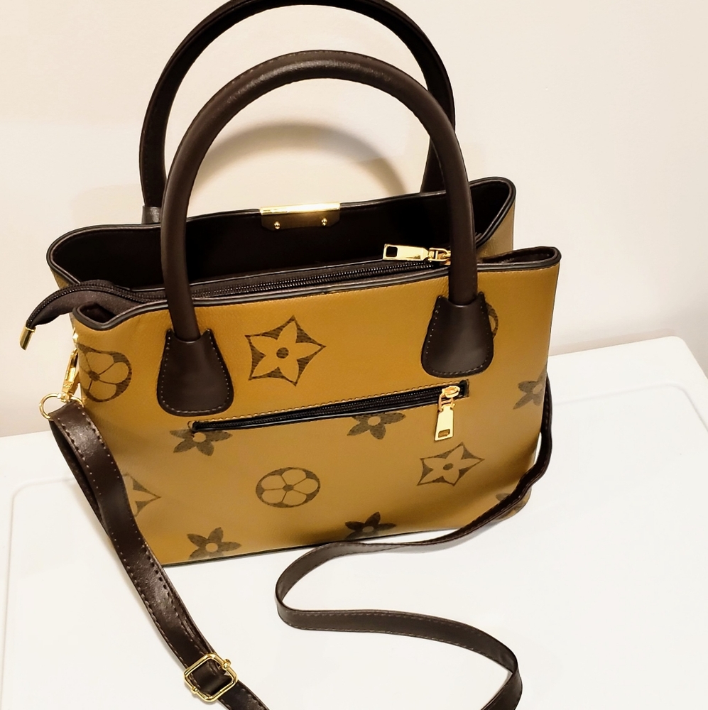Woman's shoulder tote purse handbag